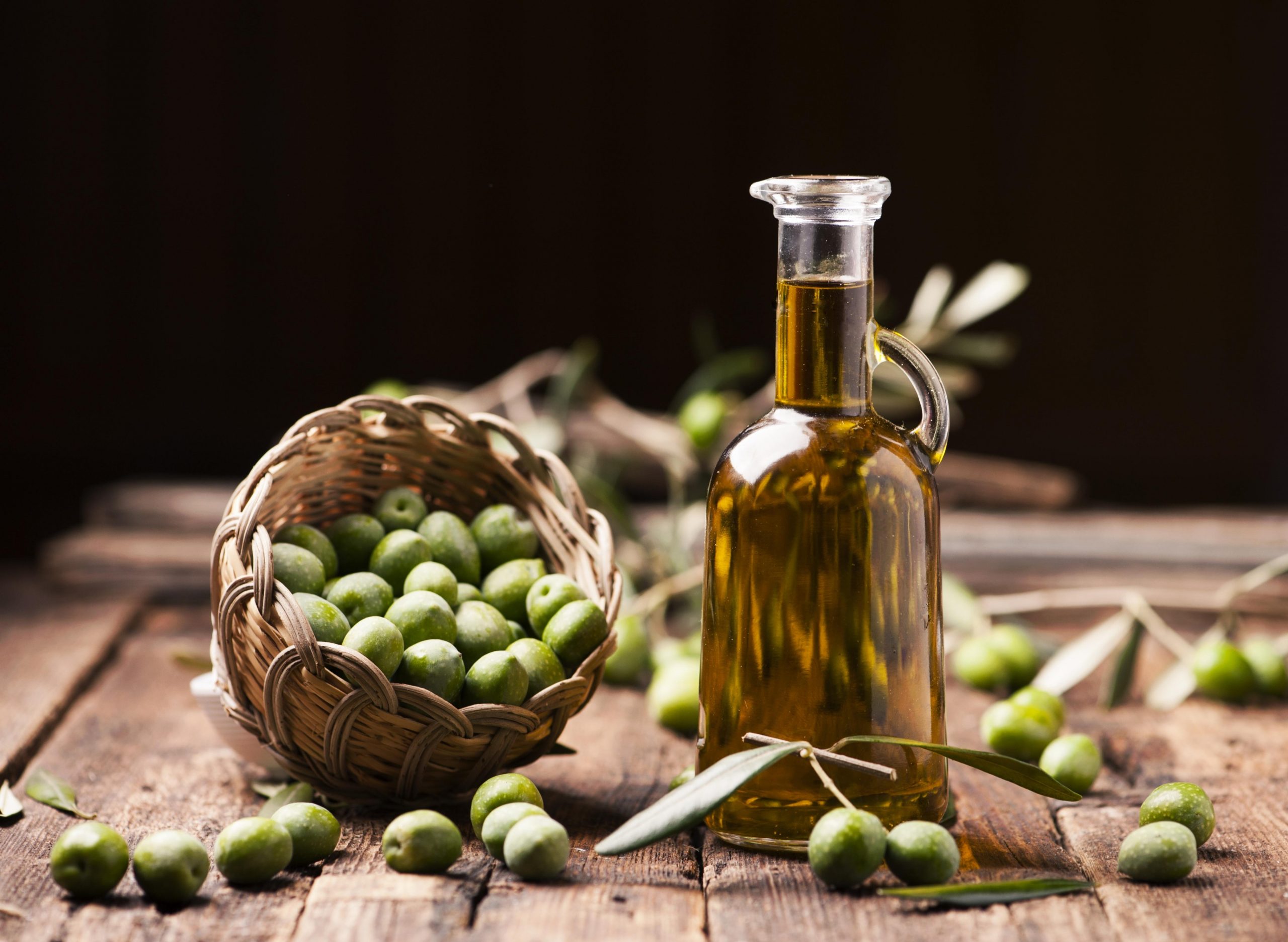 Оливковое масло в пост. Oliva Extra Virgin Olive Oil. Olive Oil масло оливковое. Оливковое масло в древней Греции. Олив Ойл масло оливковое.